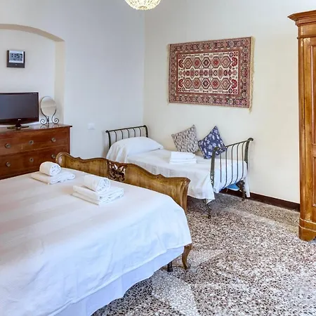 Clarissa House Apartment